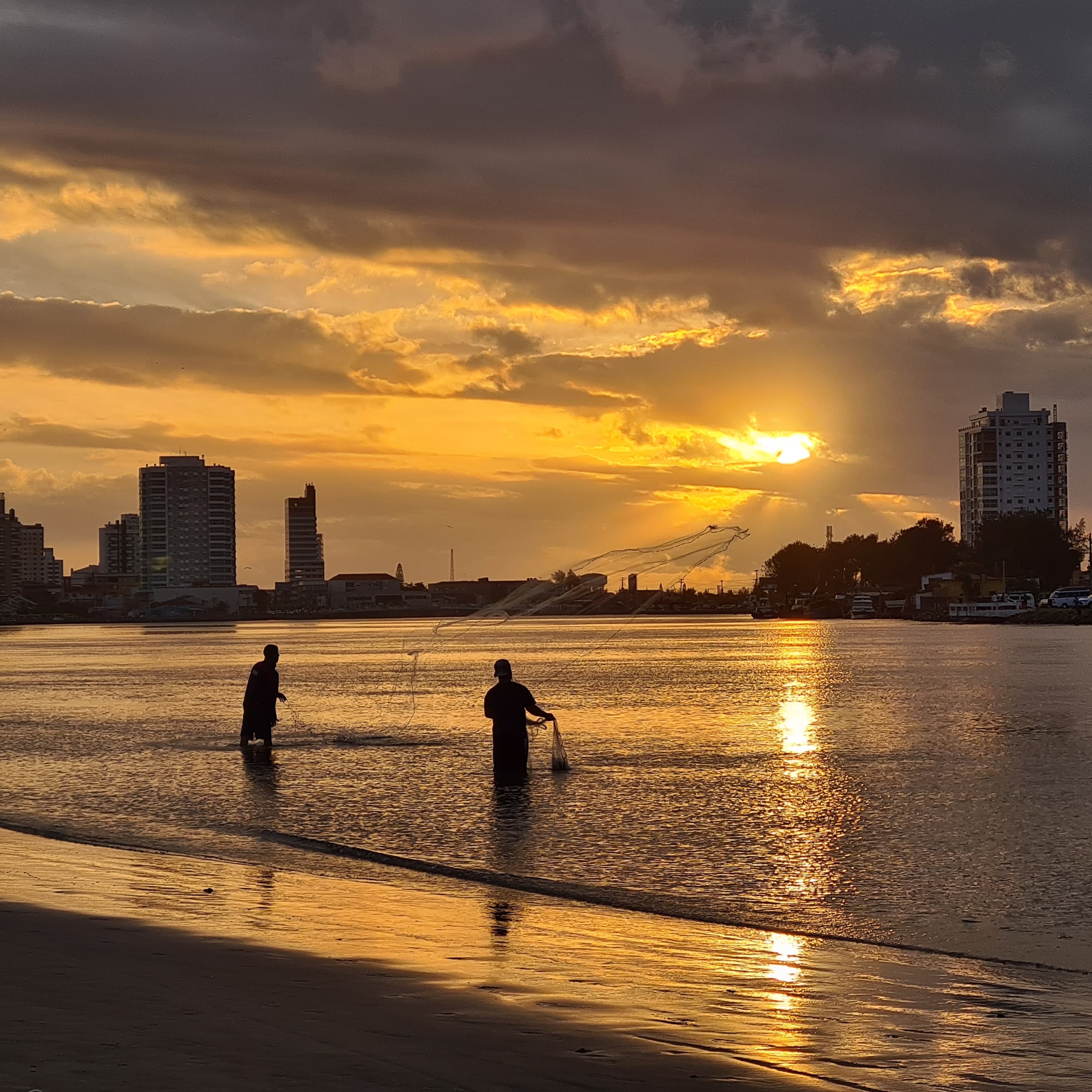 Entardecer na barra do Rio Tramandaí